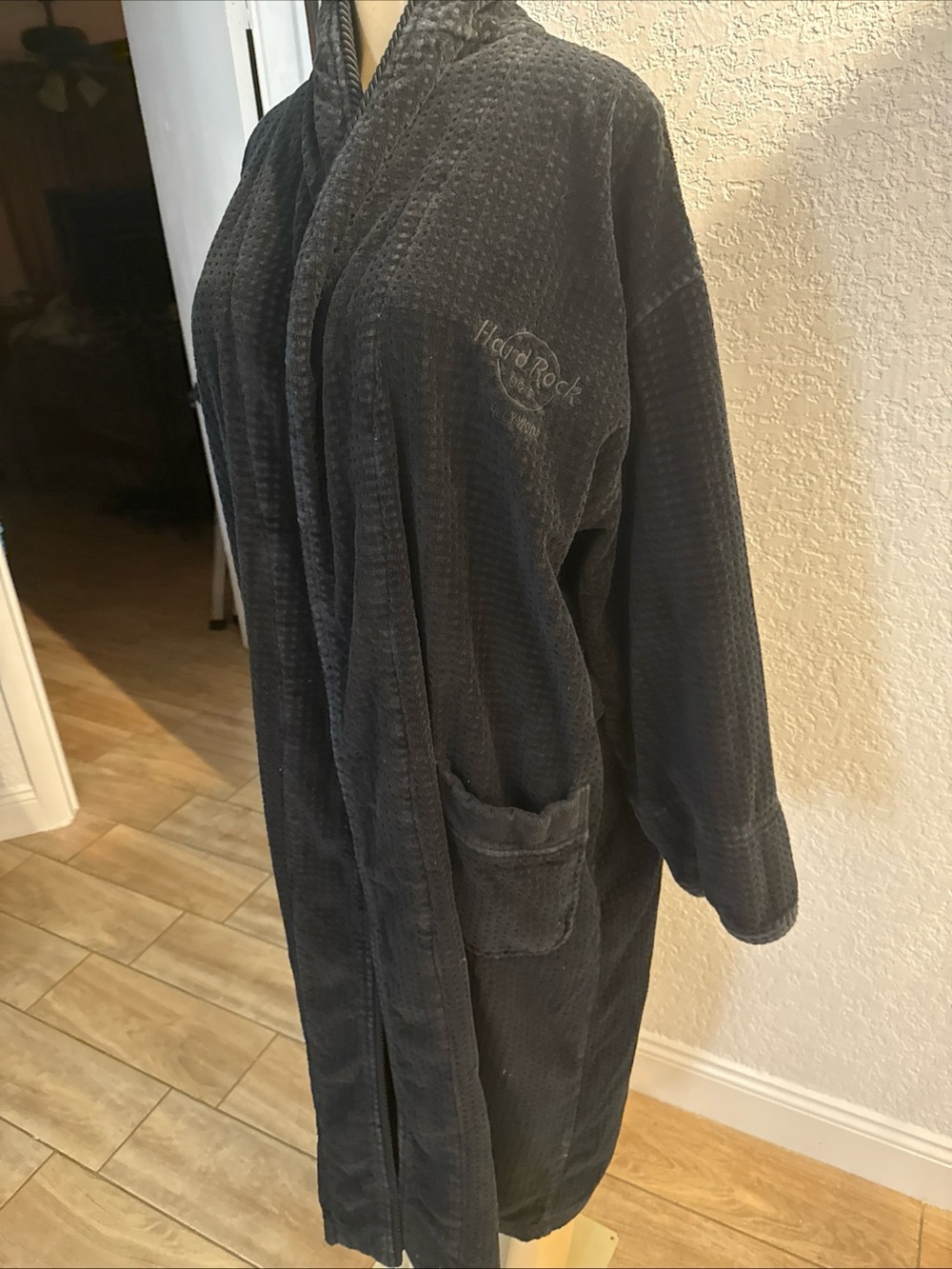 Hard Rock Cafe Gray Waffle-Texture Plush Robe with Embroidered Logo